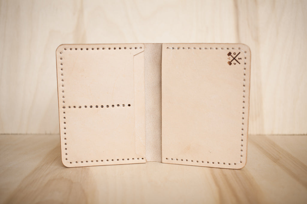 Passport Holder - Oak Leaf