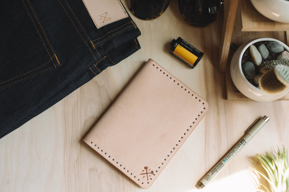 Passport Holder - Oak Leaf