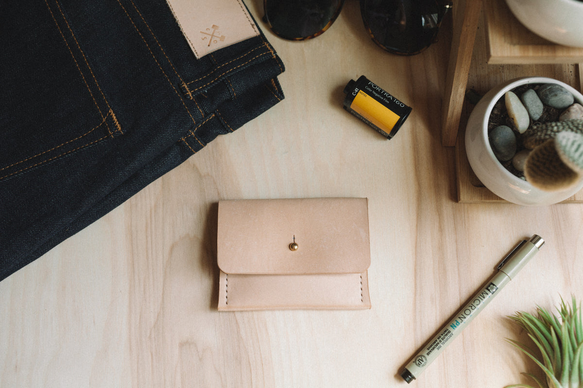 Stud Cardholder - Oak Leaf