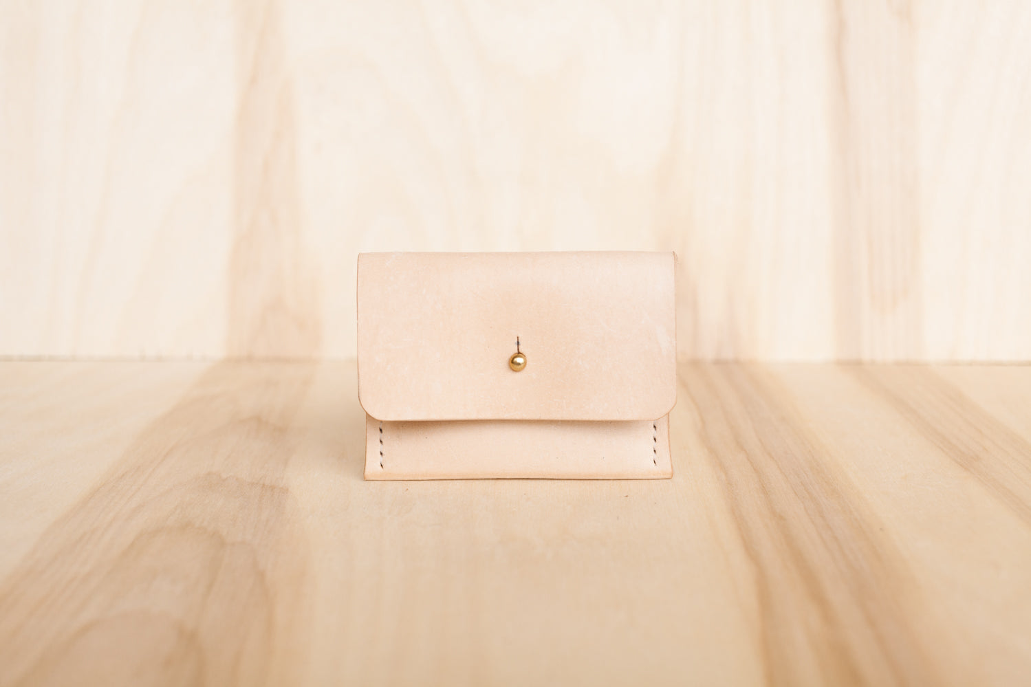 Stud Cardholder - Oak Leaf
