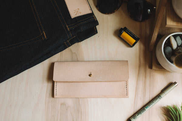 Stud Cardholder - Oak Leaf - Large