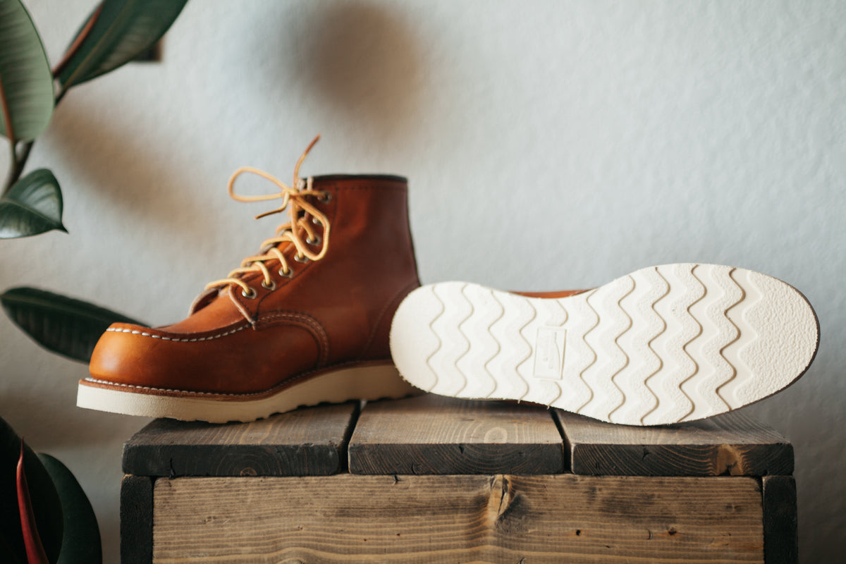 Red Wing Classic Moc - Oro Size 8.5 (Open Box)